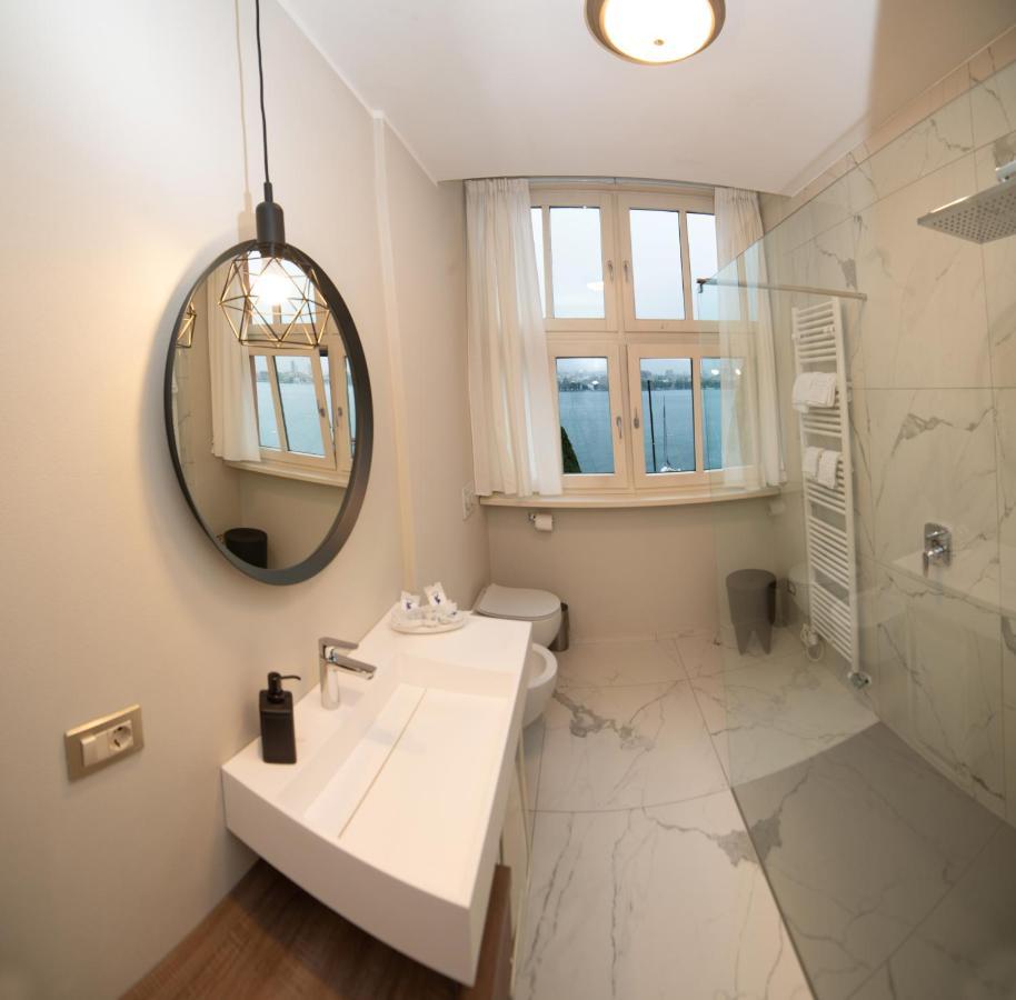 Little Marina Apartment Мальграте Екстер'єр фото